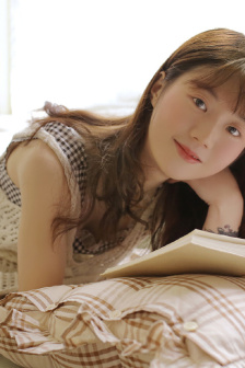 美女穿长筒袜